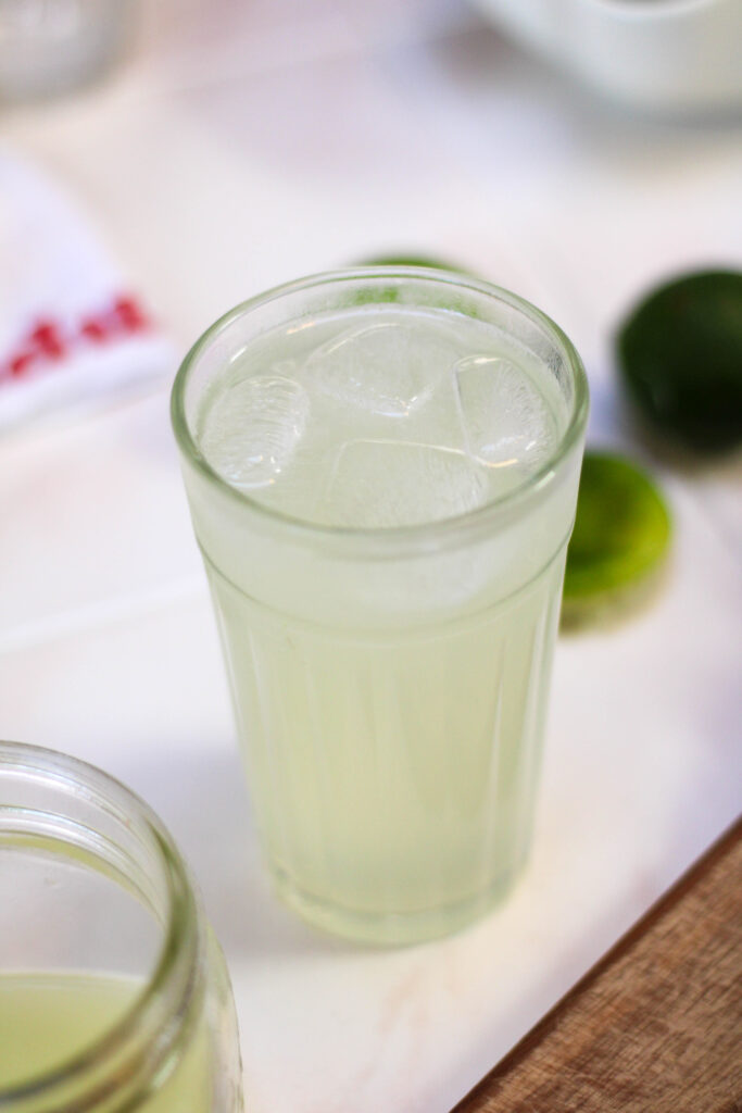 Limonada mineral in a glass on a white table